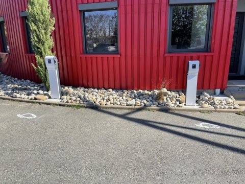 Installation d'e bornes de recharge pour véhicule électrique à Lentilly